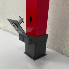 TQ Pilona Blanca y Roja Reflex Extraíble - Pilona reflectante de acero galvanizado con llave de bloqueo y tapa de cierre