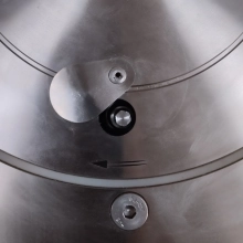 TQ Pilona Semiautomática - Pilona retráctil diseñada para controlar el acceso en vías públicas, recintos, comunidades y parkings