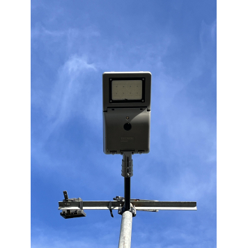 TQ Luminaria Solar Fénix 30W (3000 K) - Luminaria inteligente con energía solar fotovoltaica