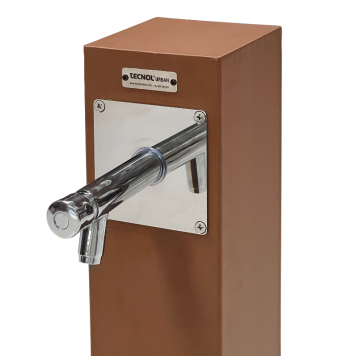 TQ Fuente Modern - Fuente urbana de agua potable en acero galvanizado, pintado en poliéster con grifo cromado.