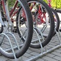 TQ Aparcabicis 3 Plazas - Aparcamiento para 3 bicicletas, acero galvanizado, resistente, fácil instalación, soporte negro o gris