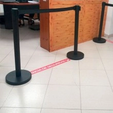 TQ Poste Separador 3m - Poste delimitador con cinta extensible retráctil, color rojo o negro, altura 91cm, base Ø31cm, tubo 6cm