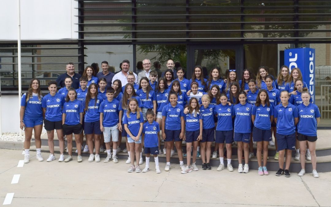 TECNOL receives the Cambrils Unió C.F players at its facilities to celebrate the season